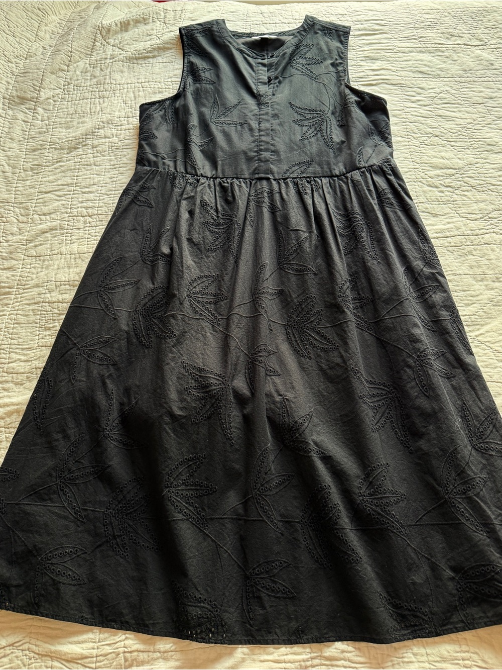 croft & barrow Black Sleeveless Embroidered Midi Dress